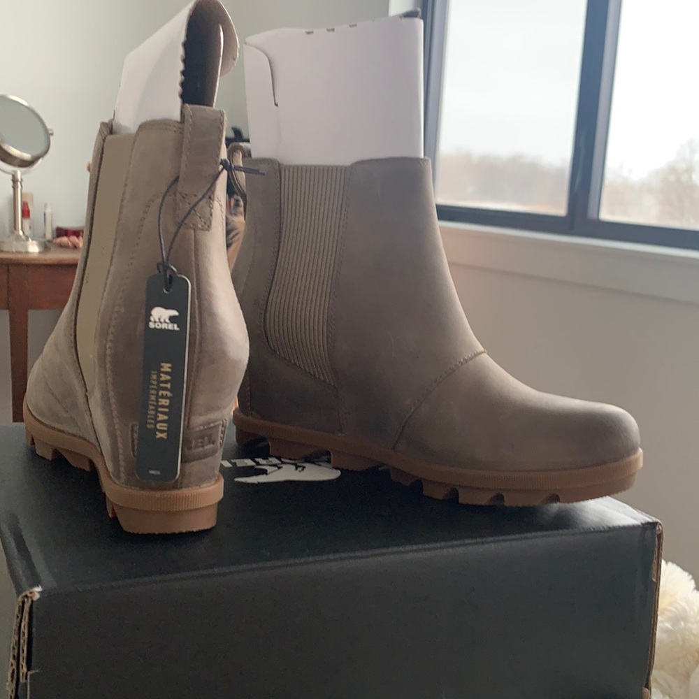 NWT! Sorel Joan of Arctic Wedge 2 Chelsea